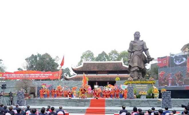 Quang cảnh một lễ kỷ niệm chiến thắng Ngọc Hồi-Đống Đa ở Gò Đống Đa. (Ảnh: TTXVN) Hà Nội chuẩn bị cho một mùa lễ hội giàu bản sắc và lành mạnh ảnh 1