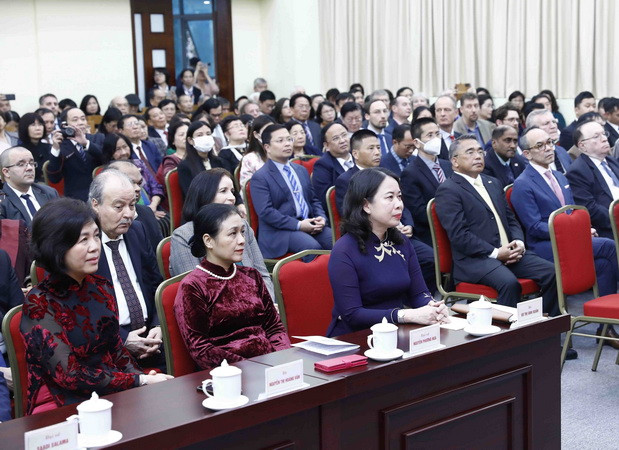Phó Chủ tịch nước Võ Thị Ánh Xuân với các đại biểu đến dự. (Ảnh: An Đăng/TTXVN) Đối ngoại nhân dân góp phần tạo dựng môi trường quốc tế thuận lợi ảnh 2