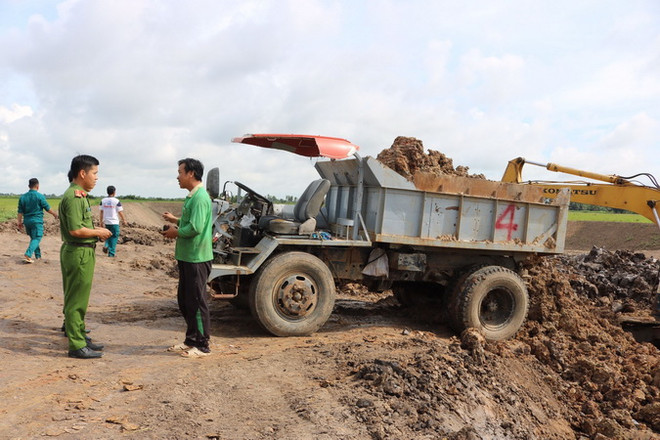 Kiên Giang: Bắt quả tang nhóm đối tượng khai thác khoáng sản trái phép ảnh 1