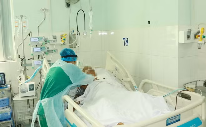 COVID-19: Hàng ngày ghi nhận hơn 2000 ca mắc mới, vẫn có ca tử vong ảnh 2