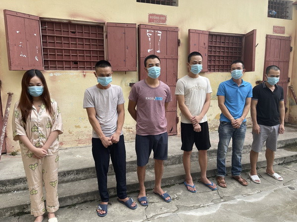 Thanh Hóa: Phát hiện 9 đối tượng sử dụng ma túy trong quán karaoke ảnh 1