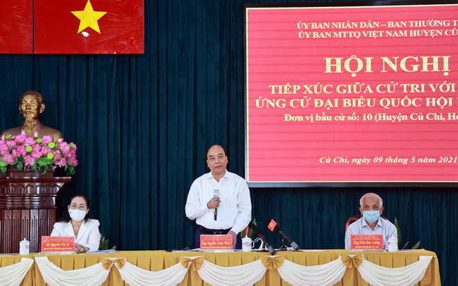 Chủ tịch nước Nguyễn Xuân Phúc tiếp xúc cử tri Thành phố Hồ Chí Minh ảnh 2