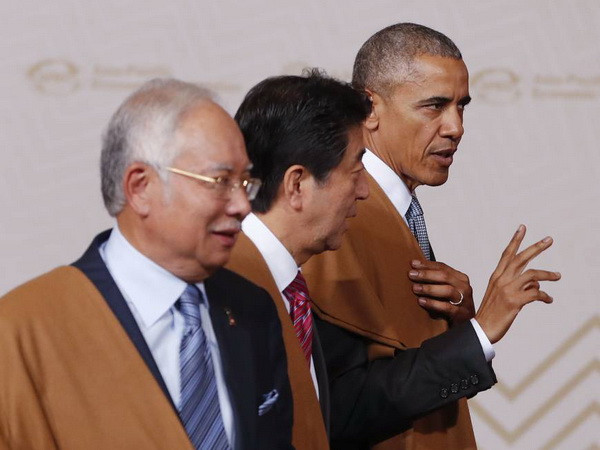 Tổng thống Mỹ Barack Obama và Thủ tướng Nhật Bản Shinzo Abe tại Hội nghị cấp cao APEC 24. (Nguồn: AP) Tổng thống Mỹ Obama khẳng định quan hệ đồng minh với Nhật Bản ảnh 1