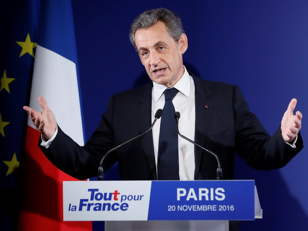 Cựu Tổng thống Pháp Nicolas Sarkozy thừa nhận thất bại sau cuộc bỏ phiếu sơ bộ vòng một tại Paris. (Nguồn: AFP/TTXVN) Cựu Tổng thống Pháp Sarkozy tuyên bố từ bỏ sự nghiệp chính trị ảnh 1