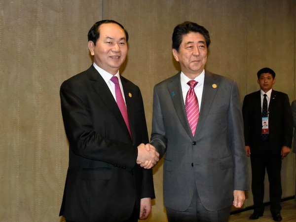 Chủ tịch nước Trần Đại Quang tiếp Thủ tướng Nhật Bản Shinzo Abe. (Nguồn: TTXVN) Việt Nam luôn coi Nhật Bản là đối tác hàng đầu và lâu dài ảnh 1