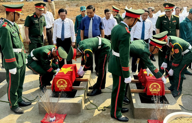 ttxvn_truy_dieu_va_an_tang_hai_cot_liet_sy_hy_sinh Binh Dinh1.jpg