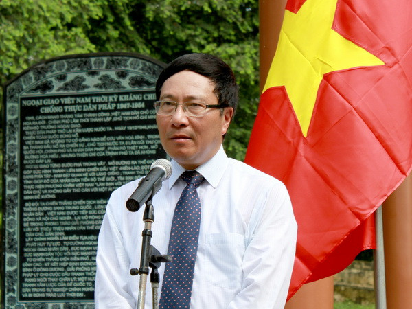 Phó Thủ tướng, Bộ trưởng Ngoại giao Phạm Bình Minh phát biểu tại lễ kỷ niệm 70 năm Ngày thành lập ngành ngoại giao. (Ảnh: Văn Tý/TTXVN) Ngoại giao góp phần nâng cao vị thế Việt Nam trên trường quốc tế ảnh 1