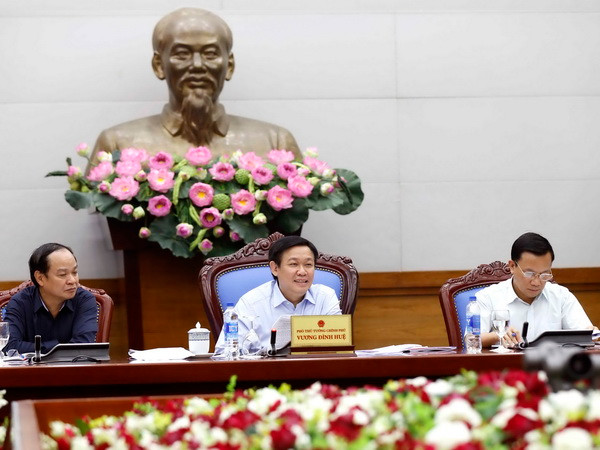 Phó Thủ tướng Vương Đình Huệ, Trưởng Ban Chỉ đạo điều hành giá phát biểu tại cuộc họp. (Ảnh: An Đăng/TTXVN ) "Không tăng giá dịch vụ y tế cho người không có bảo hiểm y tế" ảnh 1