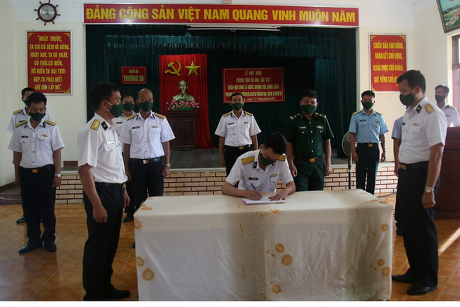 Đảo Trường Sa phát động phong trào thi đua đặc biệt phòng, chống dịch ảnh 1