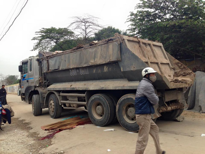 Cô gái chết thảm sau khi bị kéo lê cả chục mét trên đường phố Hà Nội ảnh 1