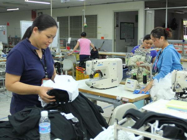 Các doanh nghiệp tại Khu công nghiệp Việt Nam-Singapore (Bình Dương) đã trở lại làm việc. (Ảnh: Thanh Vũ/TTXVN) Bình Dương triển khai gói hỗ trợ 6 tỷ đồng cho công nhân ảnh 1