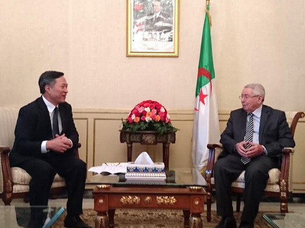 Chủ tịch Thượng viện Algeria Abdelkader Bensalah tiếp Đại sứ Việt Nam Vũ Thế Hiệp. (Ảnh: Quang Hồng/Vietnam+) Algeria đánh giá cao những thành tựu phát triển của Việt Nam ảnh 1