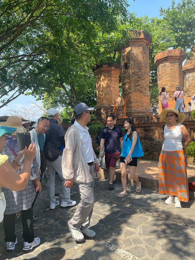 vnp_khach du lich quoc te1.jpg