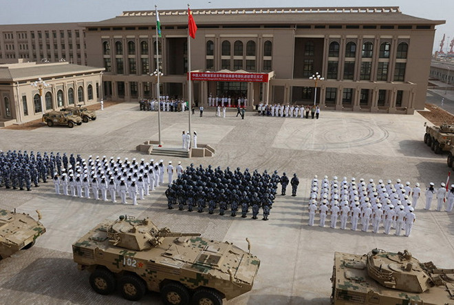 Phi công quân sự Mỹ bị thương do Trung Quốc chiếu tia laser ảnh 1