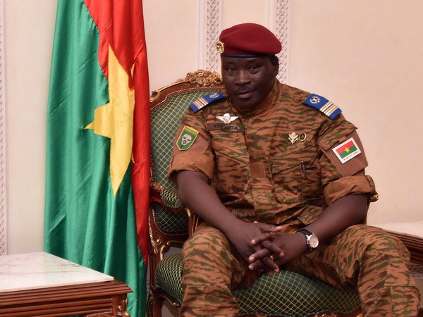 Trung tá Zida được bổ nhiêm làm Thủ tướng lâm thời Burkina Faso ảnh 1