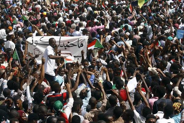 Hội đồng quân sự chuyển tiếp Sudan cách chức Thứ trưởng Ngoại giao ảnh 1