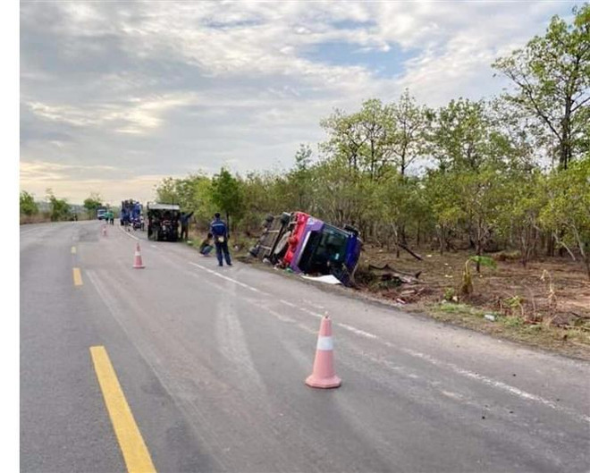 Ninh Thuận: Lật xe khách giường nằm, nhiều hành khách bị thương ảnh 1