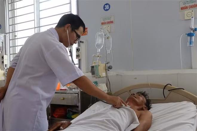 Nghệ An: Điều trị ba ca bệnh nhiễm vi khuẩn ăn thịt người ảnh 1