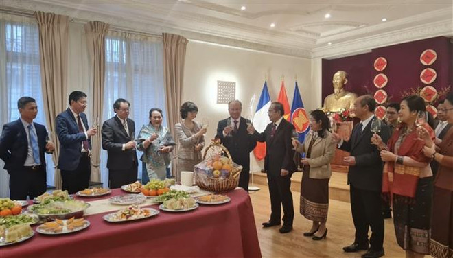 Đại sứ quán Lào tại Pháp chúc mừng Tết cổ truyền Quý Mão 2023 ảnh 2