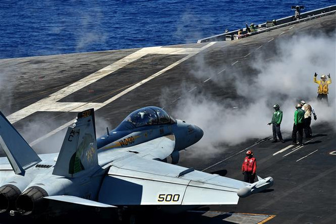 Tàu sân bay của Mỹ tập trận bắn đạn thật tại Địa Trung Hải ảnh 1