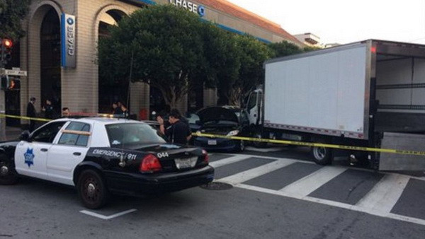 Mỹ: Xe tải lao vào người đi bộ tại thành phố San Francisco ảnh 1