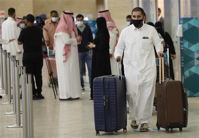 Saudi Arabia phá đường dây làm giả chứng nhận tiêm vaccine COVID-19 ảnh 1