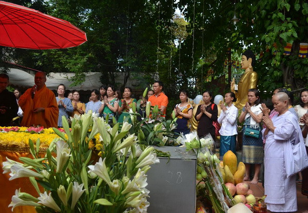 Cộng đồng người Việt tại Lào mừng đại lễ Phật Đản 2016 ảnh 1