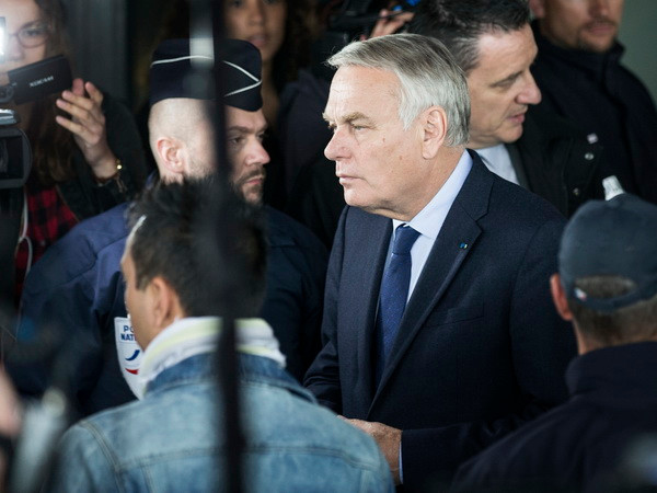 Pháp xem xét mọi giả thuyết về nguyên nhân máy bay Ai Cập gặp nạn ảnh 1