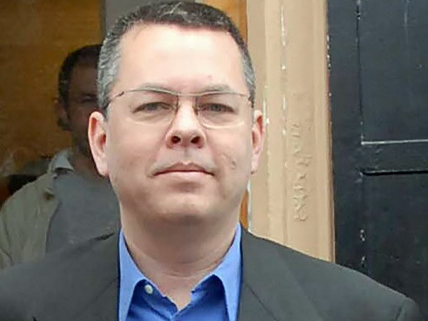 Mỹ đe dọa áp đặt trừng phạt Thổ Nhĩ Kỳ nếu không thả linh mục Brunson ảnh 1