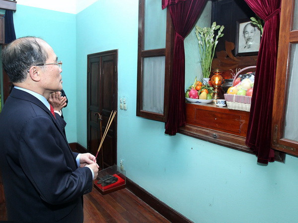 Chủ tịch QH dâng hương, tưởng nhớ Bác Hồ tại Di tích Nhà 67 ảnh 1