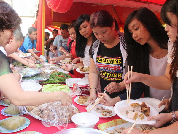 Cộng đồng người Việt tại New Zealand và Venezuela mừng Xuân ảnh 1