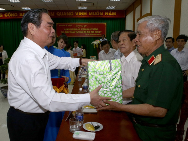 Họp mặt lãnh đạo, sỹ quan cấp tướng tỉnh, thành Tây Nam bộ ảnh 1