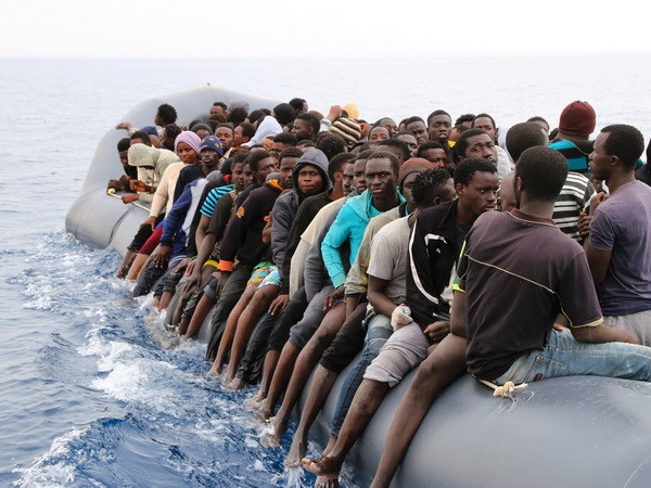 Libya chặn đứng tàu chở hơn 300 người di cư trên Địa Trung Hải ảnh 1