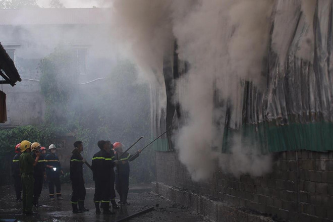 Hà Nội: Cháy lớn tại khu vực đường Phạm Văn Đồng ảnh 5