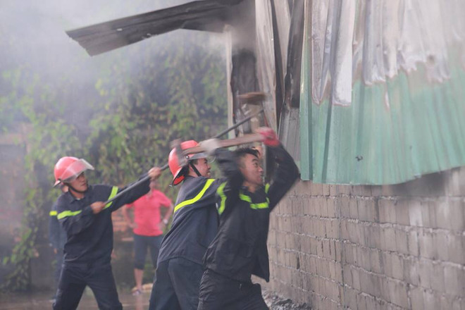 Hà Nội: Cháy lớn tại khu vực đường Phạm Văn Đồng ảnh 4