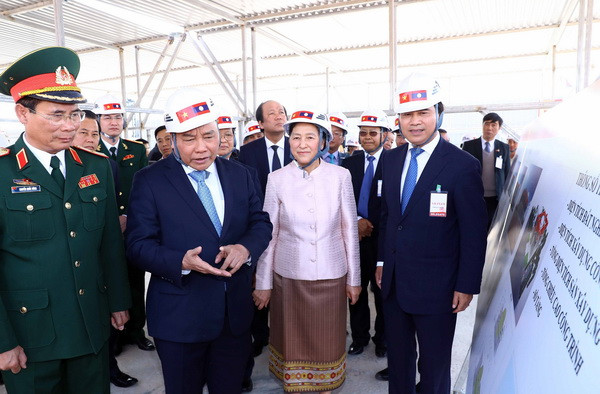Thủ tướng Nguyễn Xuân Phúc hội kiến lãnh đạo cấp cao của Lào ảnh 4