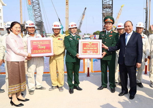 Thủ tướng Nguyễn Xuân Phúc hội kiến lãnh đạo cấp cao của Lào ảnh 3