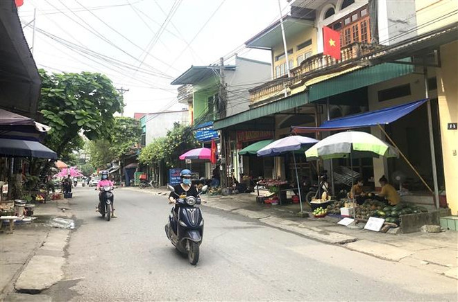 Thành phố Yên Bái thực hiện giãn cách xã hội nơi công cộng ảnh 1