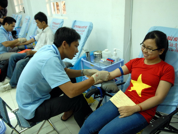 Chương trình hiến máu “Hành trình Đỏ-Kết nối dòng máu Việt” ảnh 1