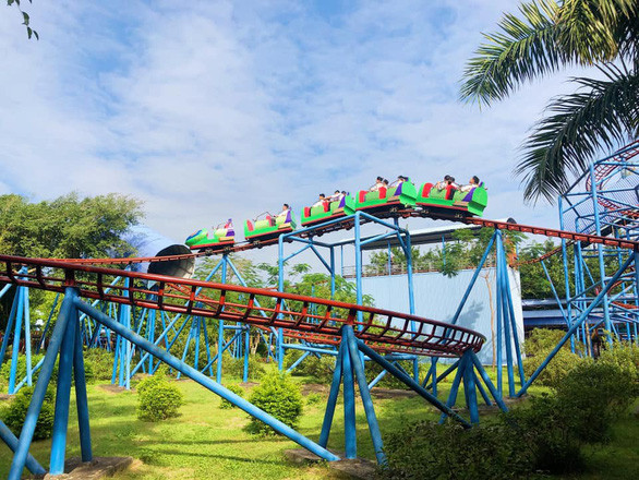 Vụ 3 học sinh rơi khỏi tàu lượn: Tạm đình chỉ hoạt động khu du lịch ảnh 1