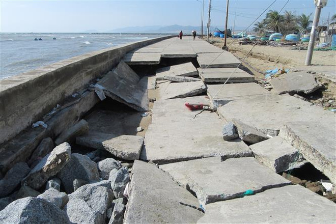 Ninh Thuận: Sóng cao 4m đánh hỏng tuyến đê biển Đông Hải-Phú Thọ ảnh 1