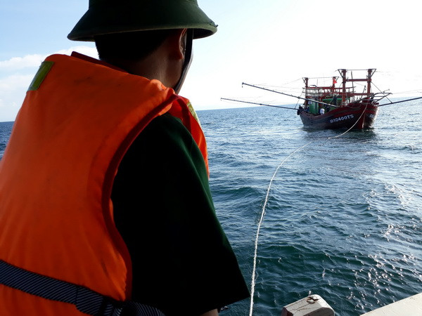 Khẩn trương tìm 3 thuyền viên mất tích ở vùng đảo Bạch Long Vỹ ảnh 1