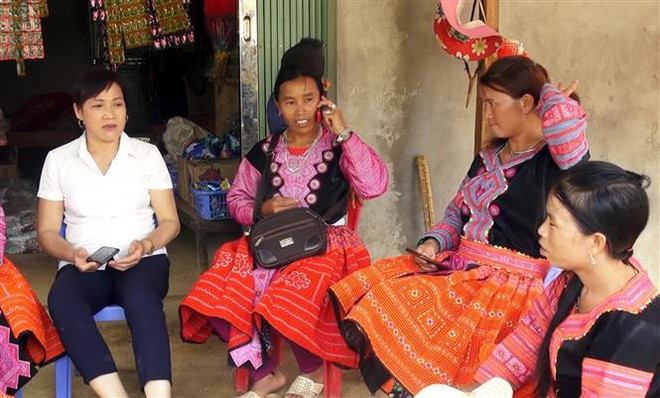 Cô giáo góp phần thay đổi cuộc sống của đồng bào Mông ở Hang Kia ảnh 2