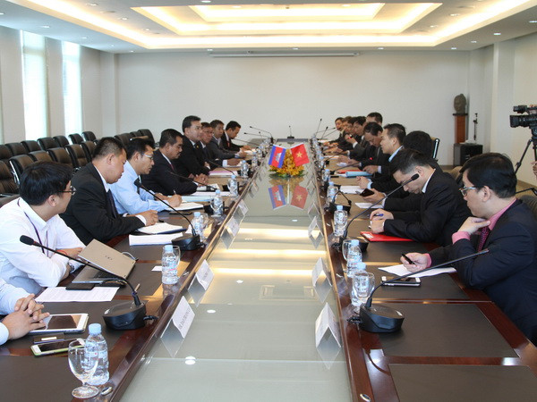 Quang cảnh buổi làm việc của Đoàn với Quốc vụ khanh Bộ Giao thông Công chính, Cục trưởng Cục hàng không dân dụng Campuchia Mao Havannall. (Ảnh: Danh Chanh Đa/Campuchia ) Đẩy mạnh kết nối giao thông giữa Việt Nam và Campuchia ảnh 1