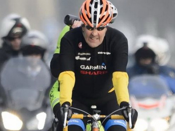 Ngã xe đạp khi vào cua, Ngoại trưởng Mỹ bị gãy chân ở Pháp ảnh 1