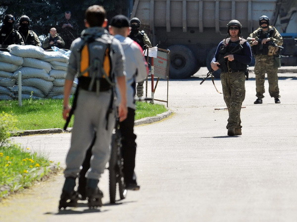 Ukraine: Có tiếng súng nổ tại sân bay ở Kramatorsk ảnh 1