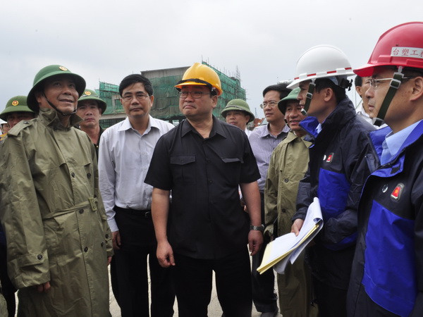 Phó Thủ tướng kiểm tra phòng chống bão ở Vũng Áng ảnh 1