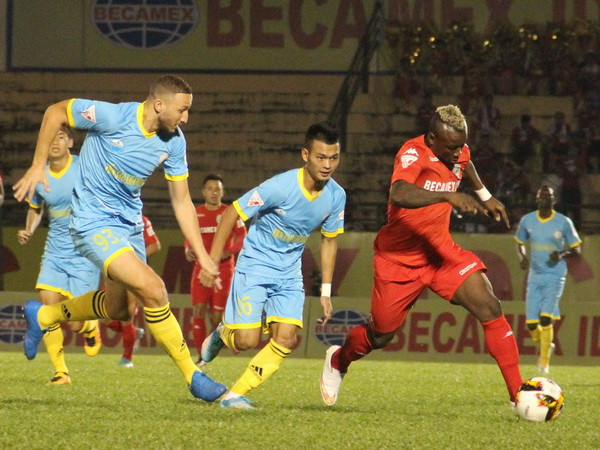 Những cuộc "đua điểm" ở vòng 2 V-League mùa giải 2017 ảnh 1