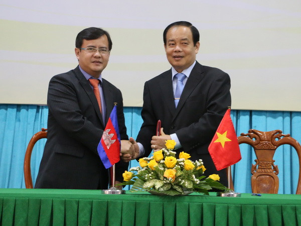 An Giang tăng cường hợp tác với hai tỉnh của Campuchia ảnh 1