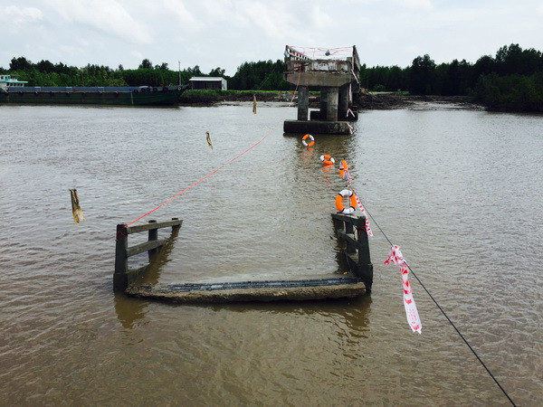 Phó Thủ tướng yêu cầu làm rõ nguyên nhân cầu vừa xây đã sập ảnh 1